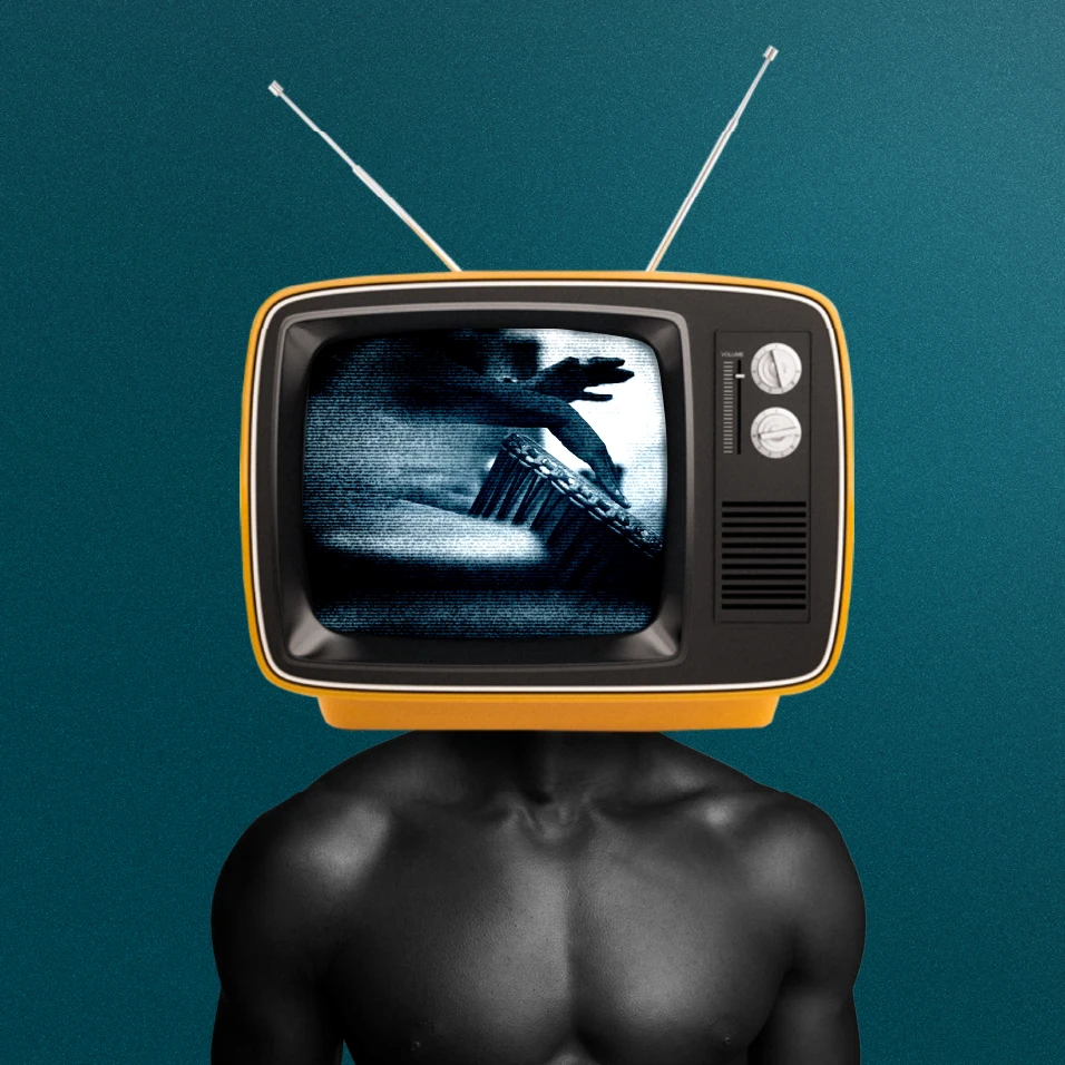 Personne avec une télévision comme tête
